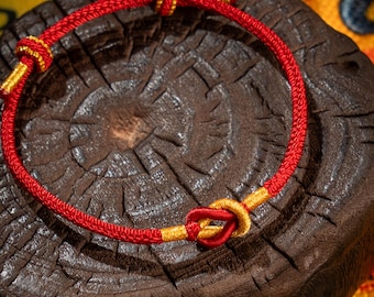 Braccialetti buddisti intrecciati a mano con filo rosso del destino, abbinati a nodi buddisti per amanti, regalo di buona fortuna per coppie, matrimoni e anniversari.