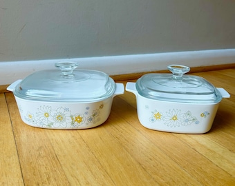 Set of 2 Vintage 1970s Corningware "Floral Bouquet" Casseroles, 2 Quart and 1 1/2 Quart