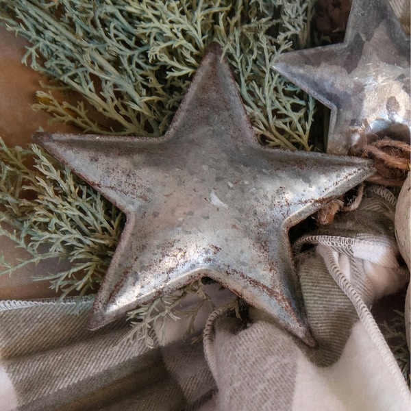 Rustic Vintage Farmhouse Metal STAR ORNAMENTS 3" 5" 7" 9" Home Decor Antiqued Metal Aged Galvanized Tin Wall Hanging Ornaments Hanger