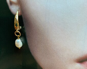 Gold HOOP Statement Earrings with Baroque Pearls / Semi-Hoop style Shiny Gold Earrings / Modern, Classic style, Egg Shape Hoop Earrings Gift