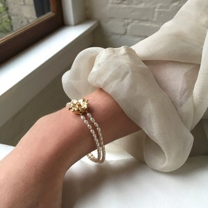 Aventurine Mineral Bracelet Pale Yellow Bracelet w. Vintage Floral and Pearl Clasp Pastel Color Bracelet Feminine and Classic Bracelet image 5