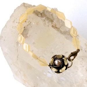 Aventurine Mineral Bracelet Pale Yellow Bracelet w. Vintage Floral and Pearl Clasp Pastel Color Bracelet Feminine and Classic Bracelet image 2