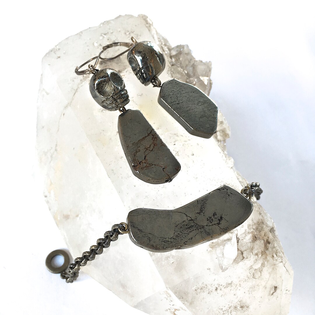 Conjunto de aretes y pulseras de PIRITA DORADA / Pendientes de calavera ...