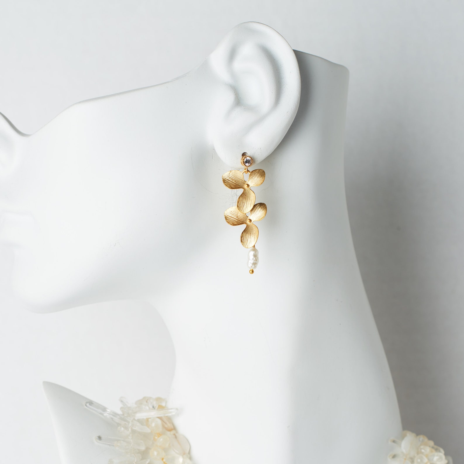 FLORAL LEAF Earrings Clover Leaf Dangle Earrings Matte Gold Etsy