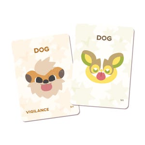 Peut inclure: Deux cartes illustrées de chiens. L'une représente un chien brun et beige avec une langue rose, le mot « DOG » en haut et « VIGILANCE » en bas. L'autre carte présente un chien jaune et vert avec une langue rose et le mot « DOG » en haut.