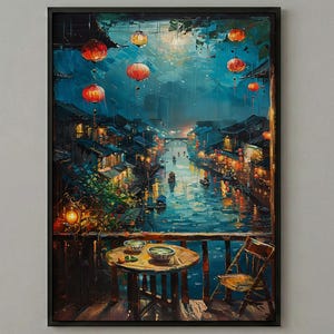 Puede incluir: Pintura enmarcada que representa una escena nocturna de un canal bordeado de edificios iluminados por faroles. Una pequeña mesa con cuencos y una silla están en primer plano. La obra utiliza una paleta de azules, naranjas y amarillos.
