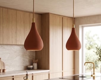 ティアドロップ型テラコッタペンダントライト、モダンな粘土製吊り下げランプ、オーガニック形状の天井照明、キッチンアイランド用の素朴なボヘミアンペンダント