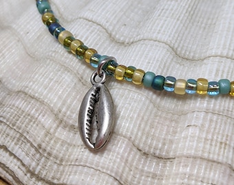 Silver Cowrie Shell Seed Bead Necklace, Boho Jewelry, Beach Jewelry, Layering Necklace, Seed Bead Necklace, Cowrie Pendant, Simple Jewelry