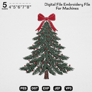 Puede incluir: Un archivo de bordado digital para máquinas con un pino verde, bayas rojas y un lazo rojo en la parte superior. El texto dice 5 SIZES 4" 5" 6" 7" 8" Digital File Embroidery File For Machines. Formatos PES, DST, EXP, JEF y VP3 incluidos.