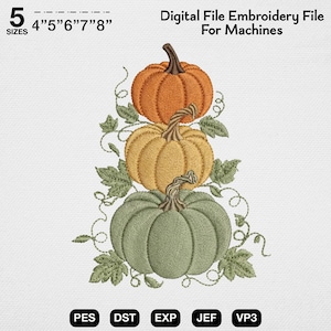 Könnte beinhalten: Eine digitale Stickdatei für Maschinen mit einem Stapel aus drei Kürbissen in Orange, Gelb und Salbeigrün, umgeben von grünen Blättern und Ranken. Der Text 5 SIZES 4" 5" 6" 7" 8" und Digital File Embroidery File For Machines ist enthalten.