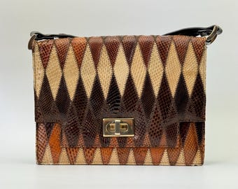 Vintage patchwork schoudertas van slangenleer — Geometrische tas van pythonleer uit de jaren 70 — Verstelbare riem — Gestructureerde leren handtas