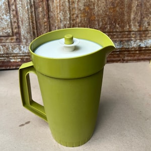 Tupperware 800‑8 Push Button Pitcher, Avocado Green with White Lid, Vintage Juice Pitcher