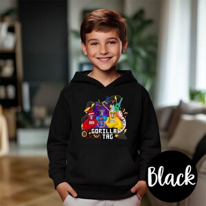 Puede incluir: Un letrero de madera r&uacute;stico con el texto "Welcome to our home" en letras blancas. El letrero presenta un acabado envejecido y un dise&ntilde;o simple y acogedor, ideal para la decoraci&oacute;n de la puerta principal.