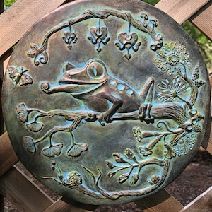Concrete Frog Garden Plaque