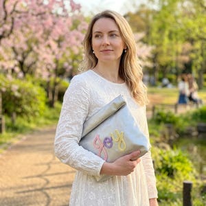 Minimalist Metallic Envelope Bag - Trendy Korean Style Small Square Clutch - Sleek Silver & Gold Fashion Handbag