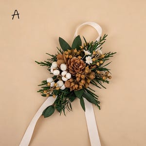 Ensemble de boutonnière de mariage bohème, boutonnière de marié fleurs séchées, fleurs de mariage rustiques, boutonnière pomme de pin, accessoire floral de mariée image 4
