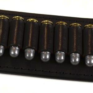 ハンドメイドのマホガニーレザーベルト 弾薬ストリップ 38/357 口径 13 発入り 幅 1 1/2 インチまでのベルトにフィット カートリッジは付属しません