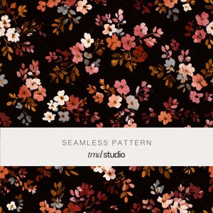 Può includere: Motivo floreale senza cuciture con fiori ad acquerello rosa, arancioni e bianchi su sfondo nero. Il design include foglie marroni e grigie. Il testo "SEAMLESS PATTERN" e "tmd studio" sono visualizzati.