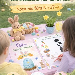 Könnte beinhalten: Ein Bild mit Ostermotiv und dem Text "Ostern naht! Schatzsuche für eure Kids." Es zeigt ein Stoffkaninchen, Ostereier und gedruckte Aktivitätsblätter. Das Bild deutet auf eine Ostereiersuche für Kinder mit herunterladbaren Aktivitäten hin.