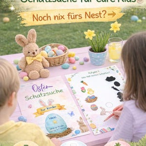 Puede incluir: Imagen con temática de Pascua con el texto "Ostern naht! Schatzsuche für eure Kids." Muestra un conejito de peluche, huevos de Pascua y hojas de actividades impresas. La imagen sugiere una búsqueda del tesoro de Pascua para niños.