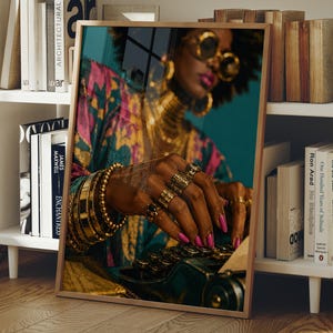 Wydruk portretu kobiety afro, afrocentryczna sztuka ścienna ze złotej biżuterii, dekoracja Cool Girl Hypebeast (pobranie cyfrowe)