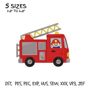 Pode incluir: Desenho de bordado de um caminhão de bombeiros vermelho com um bombeiro no banco do motorista. O caminhão tem uma escada e rodas pretas. O texto diz "5 TAMANHOS 2.8" A 6.8"" e lista formatos de arquivos de bordado.