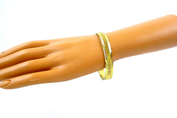 8 inch bracelet on wrist