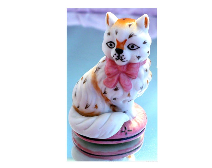 SALE 1986 Franklin Mint Cat Figurine, Pink Staffordshire, Curio