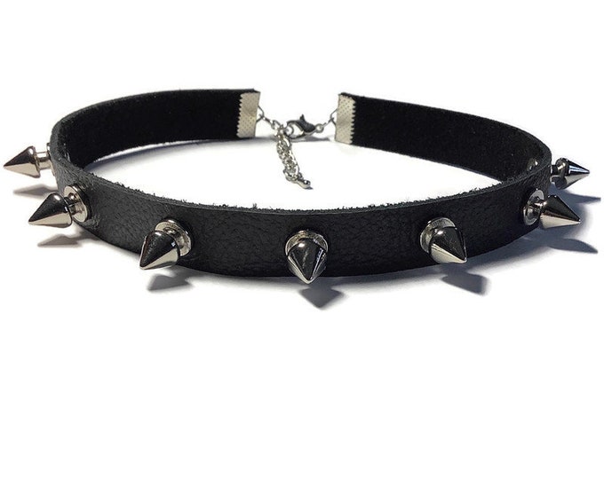Silver Spike Studded Black Leather Choker: Punk Gothic Collar