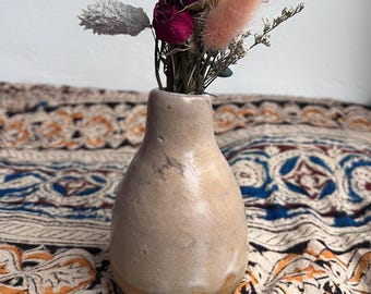 手作りの陶器製一輪挿し｜手びねり陶器｜小さな鉢｜ボヘミアン風インテリア