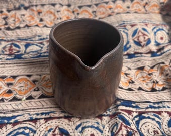 陶器製テラコッタブラウンのジャグ｜手作りの陶器製ジャグ