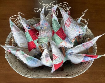 Adorno navideño de árbol de Navidad hecho a mano con colcha, decoración rústica de tela para las fiestas, tronco con forma de rama de canela