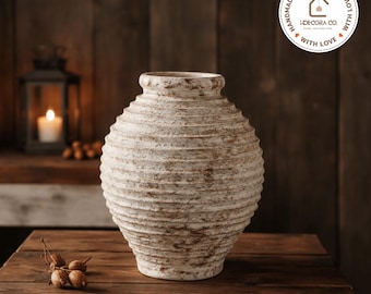 Vaso de cerâmica retrô vintage feito à mão em argila rústica para decoração de casa de fazenda.