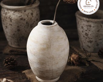 Vaso de cerâmica artesanal em estilo vintage retrô para decoração de casa.