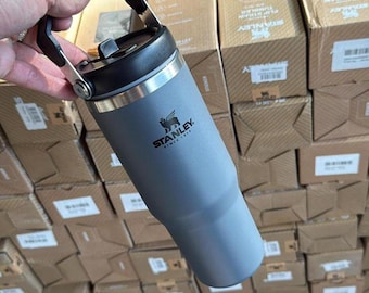 Vaso térmico Stanley X Starbucks Quencher H2.0 Flow State, color carbón, 40 oz, nuevo.