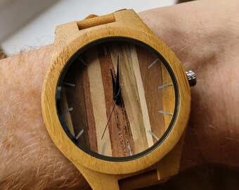 Reloj de madera hecho a mano – Esfera de marquetería rayada – Incrustaciones de madera – Cuarzo unisex ligero – Regalo de madera personalizado