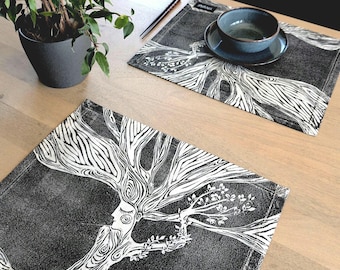Set mit 2 Tischsets mit Baum-Frau-Motiv. Handbedruckter Holzschnitt auf nachhaltiger Baumwolle. Spirituelle Tischsets | Holzschnitt