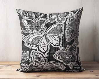 Kissenbezug „Fliegende Schmetterlinge“, handbedruckt auf nachhaltiger Baumwolle, 50 x 50 cm | Landhausstil | Blockdruck