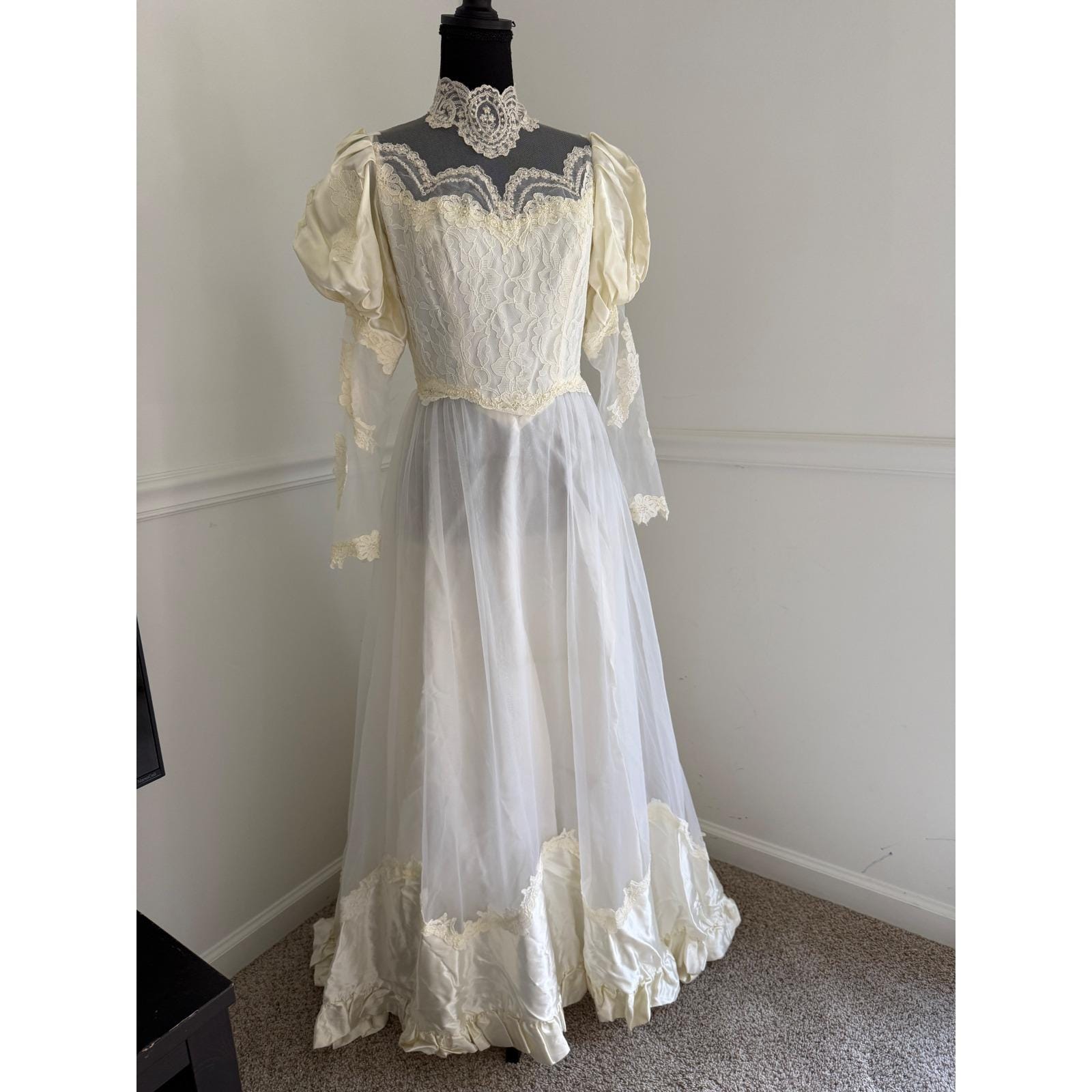 chinese dress ladies Priscilla Scalloped Lace Boat Neck Mermaid Dress