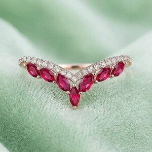 Anello impilabile in oro massiccio 14 carati con rubino, fascia con rubino taglio marquise, anello impilabile unico, anello mezza eternità per donna, fascia con moissanite