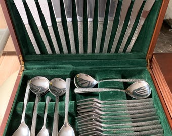 Vintage 100 Piece Viners Buxton Cutlery Set - Very Good Condition