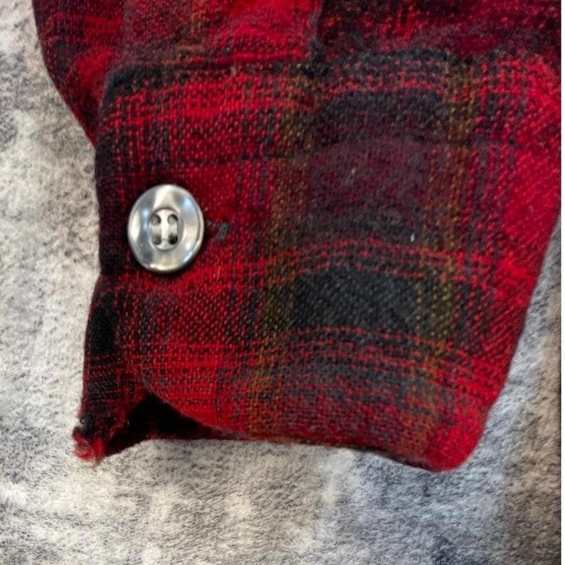 Camisa vintage Pendleton para hombre, talla M, años 60, cuadros rojos y negros, cuello de lazo deshilachado imagen 7