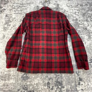 Camisa vintage Pendleton para hombre, talla M, años 60, cuadros rojos y negros, cuello de lazo deshilachado imagen 4