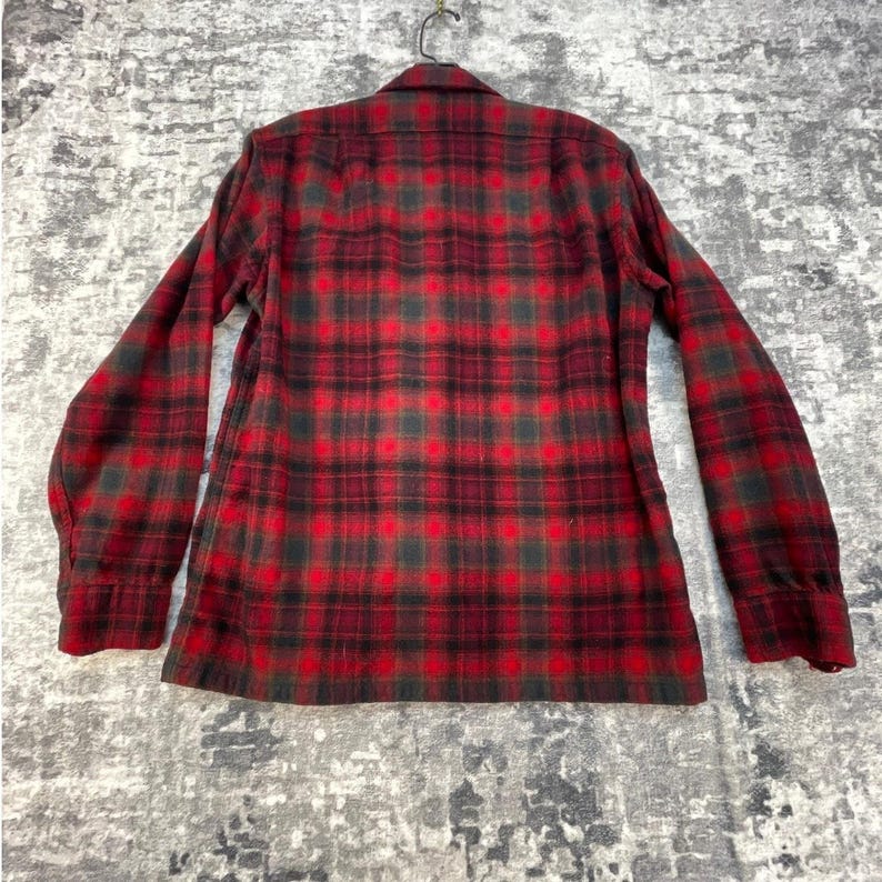Camisa vintage Pendleton para hombre, talla M, años 60, cuadros rojos y negros, cuello de lazo deshilachado imagen 4