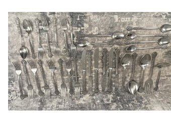 Juego de cubiertos vintage MSI Versailles de 32 piezas, fabricado en Japón, acero inoxidable, diseño floral francés con volutas.