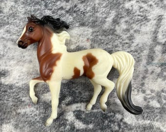 Vtg 1999 Breyer Stablemate Prancing Bay Pinto Horse Westerncore Tan White Decor