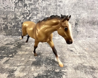 Breyer Horse Stablemate Buckskin Thoroughbred Figurine Blaze Westerncore Decor