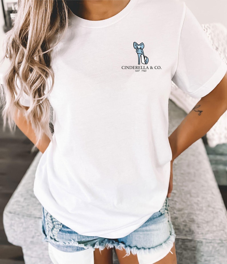 Camiseta minimalista de Disneyworld de Cenicienta y compañía (1950) imagen 2