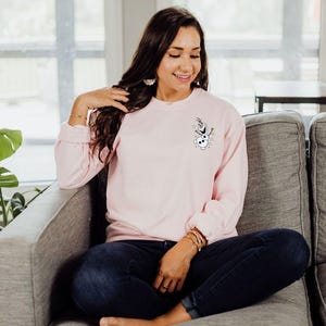 Sudadera minimalista de Disneyland, sudadera con bolsillo de Frozen, sudadera de Olaf, sudadera de Elsa, sudadera de Olaf de Frozen, sudadera de cumpleaños de Frozen de Disney imagen 2