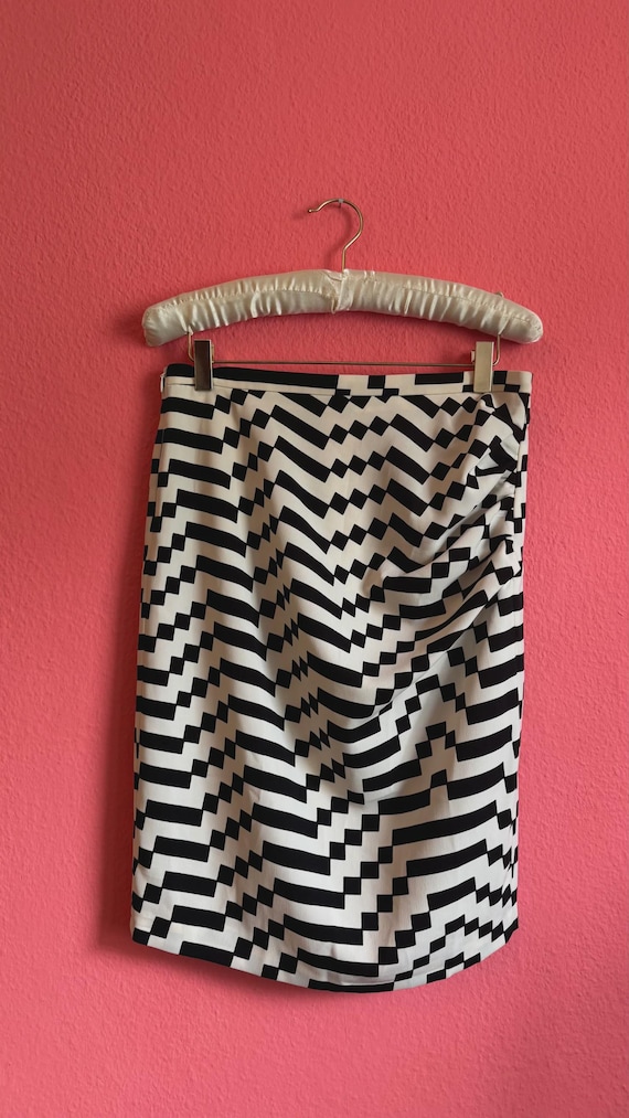 Max Mara, Vintage Max Mara Geometric Pencil Skirt – 1990s Black Ivory Designer Midi Skirt – Draped Monochrome Skirt